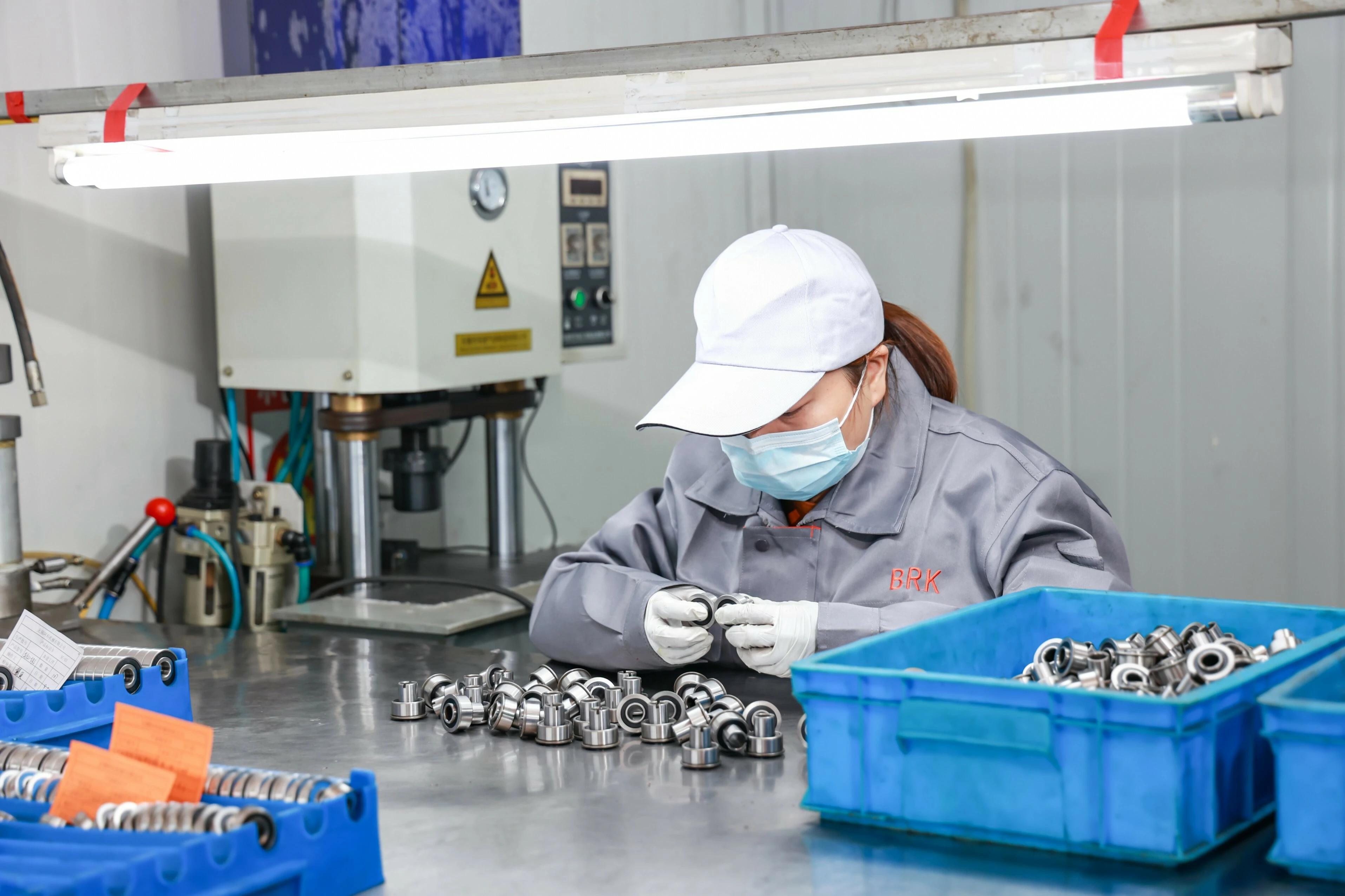 How to Choose the Right Bearing for Heavy-Duty Applications  Heavy-duty machinery operates under dem
