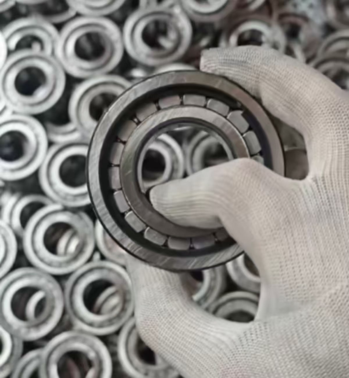 NCF2207 Single-Row Full Complement Cylindrical Roller Bearing