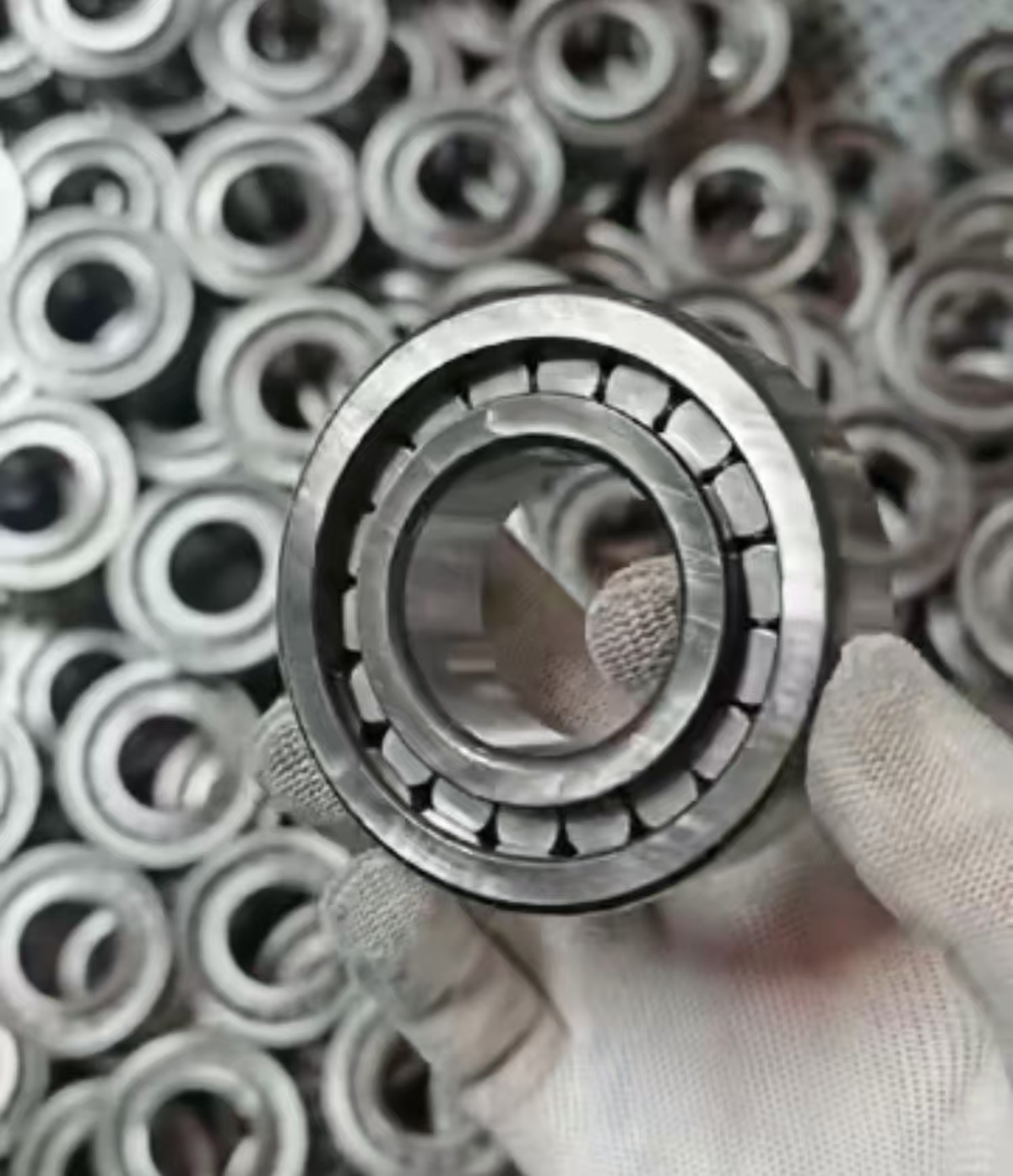 NCF2207 Single-Row Full Complement Cylindrical Roller Bearing